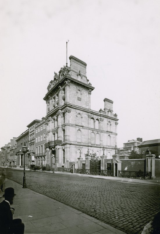 Junior Naval and Military Club, London af English Photographer