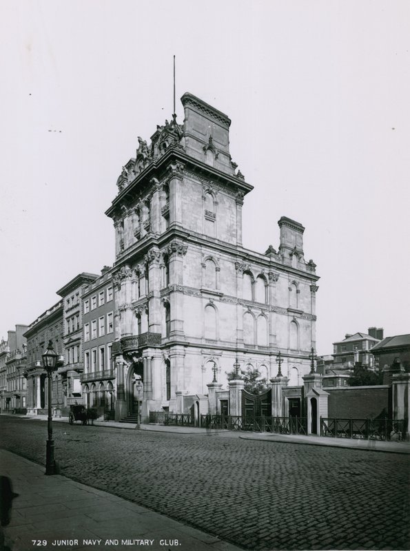 Junior Navy and Military Club, London af English Photographer