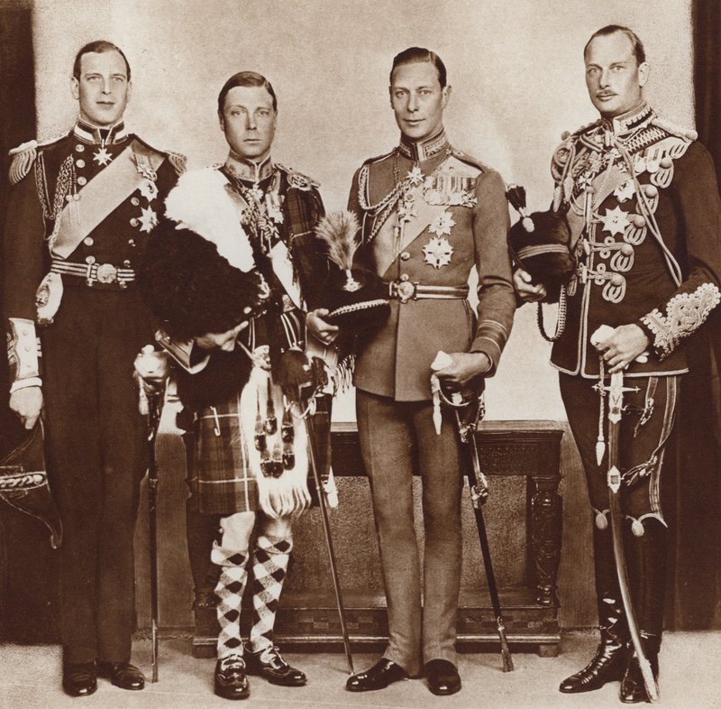 Kong Edward VIII (anden til venstre) og hans brødre (s/h-foto) af English Photographer