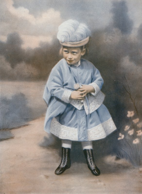 King George V as a young child, Sandringham, Norfolk, 1868dani af English Photographer