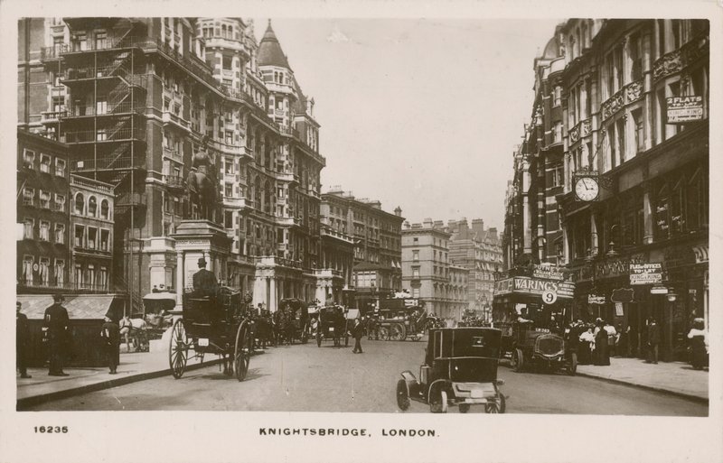 Knightsbridge, London af English Photographer