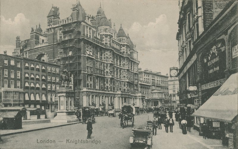 Knightsbridge, London af English Photographer