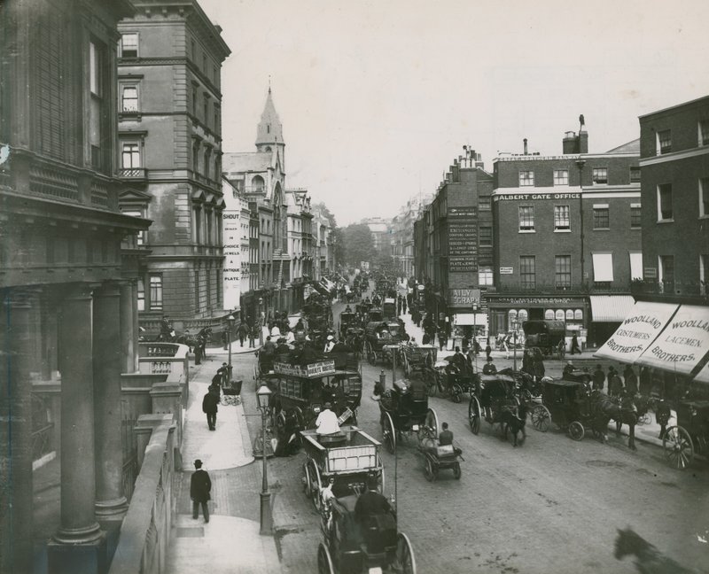 Knightsbridge, London af English Photographer