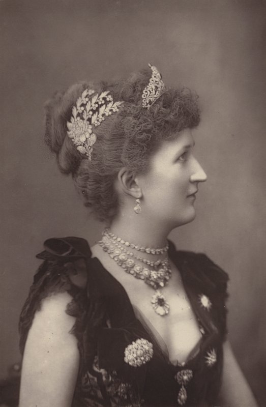 Lady Carew af English Photographer