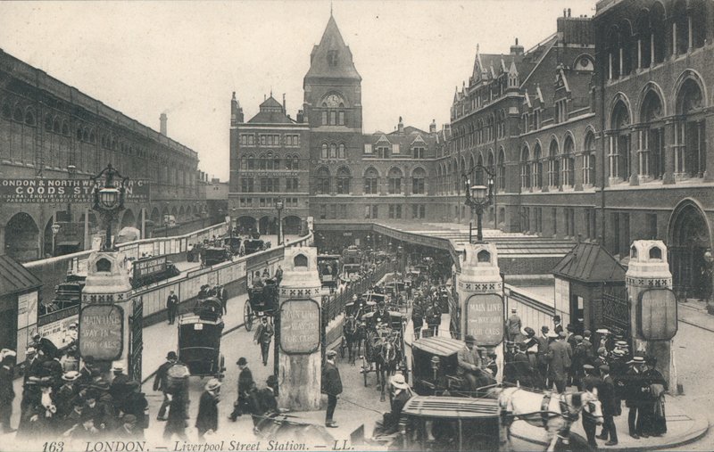 Liverpool Street station, London af English Photographer