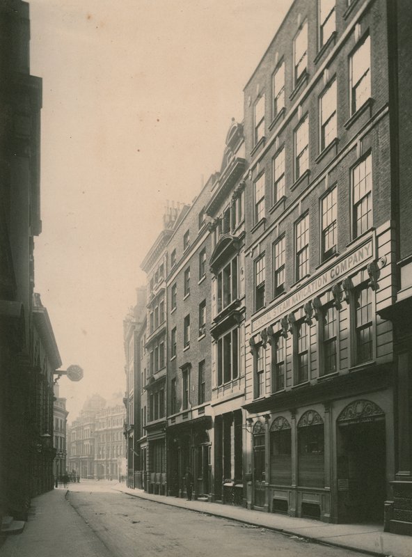 Lombard Street, London; fotografi; dateret juni 1885 af English Photographer