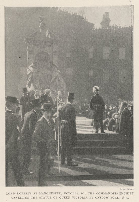 Lord Roberts i Manchester den 10. oktober, den øverstkommanderende afslører statuen af dronning Victoria af Onslow Ford, RA af English Photographer