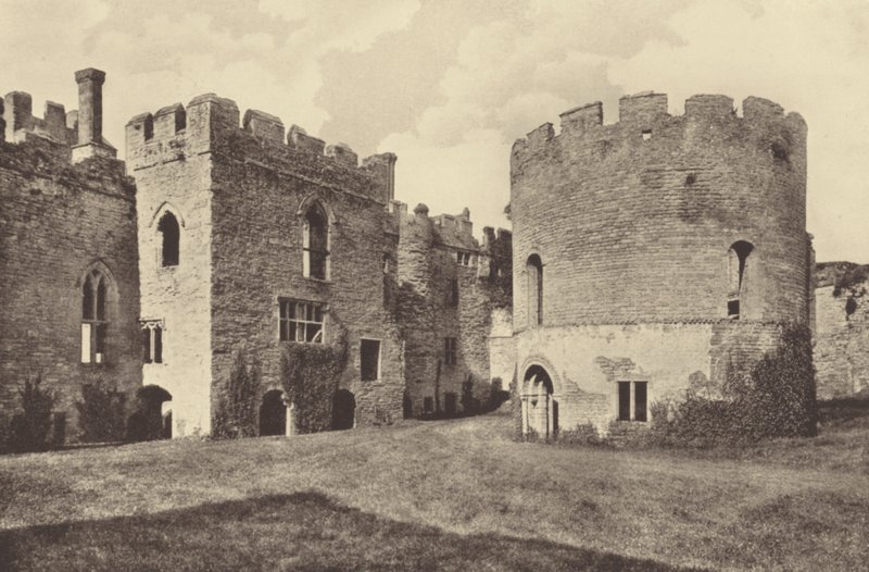 Ludlow Castle, den indre afdeling og det runde kapel (s/h-foto) af English Photographer