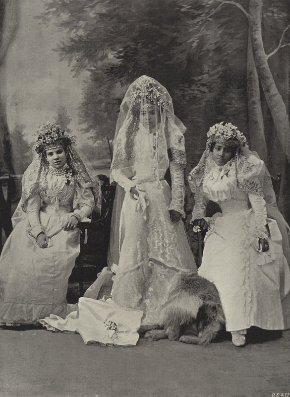 Malay Bride and Bridesmaids Dani af English Photographer