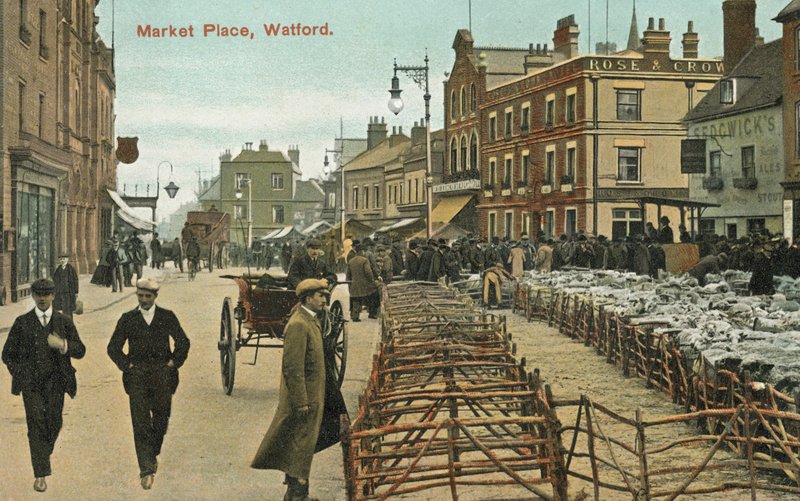 Market Place, Watford af English Photographer