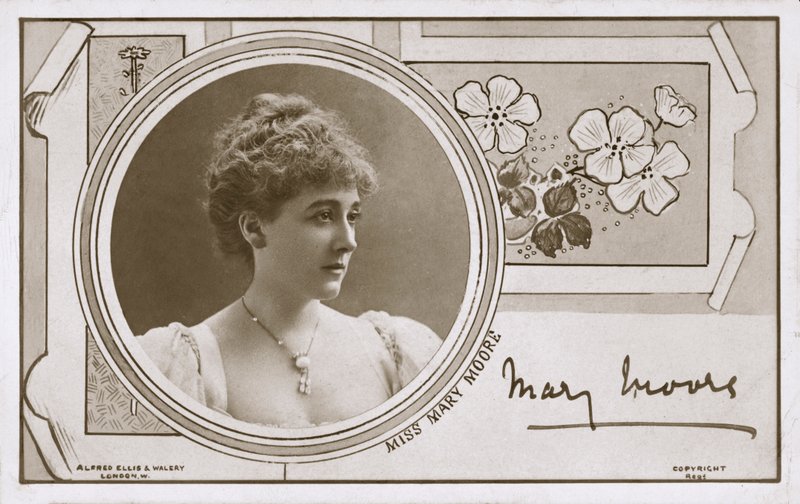 Mary Moore, engelsk teaterskuespillerinde (s/h-foto) af English Photographer