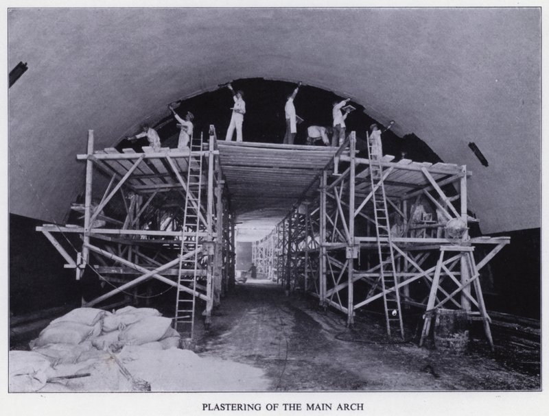 Mersey Tunnel: Plastering of the Main Arch (s/h foto) af English Photographer