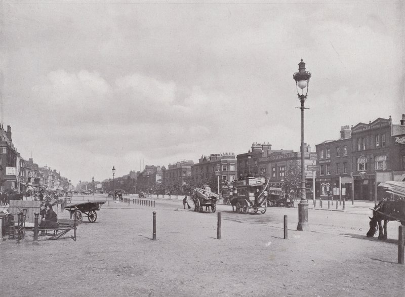 Mile End Road, kigger mod øst af English Photographer