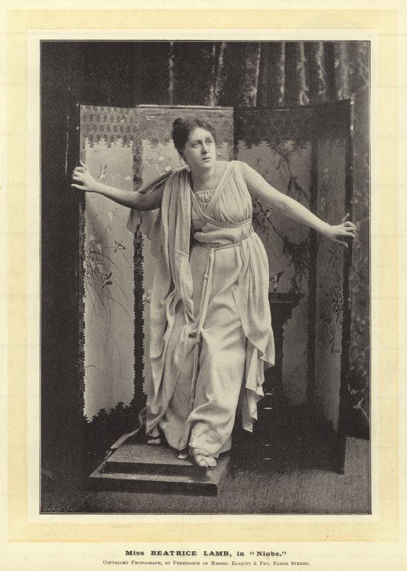 Miss Beatrice Lamb, i Niobe af English Photographer