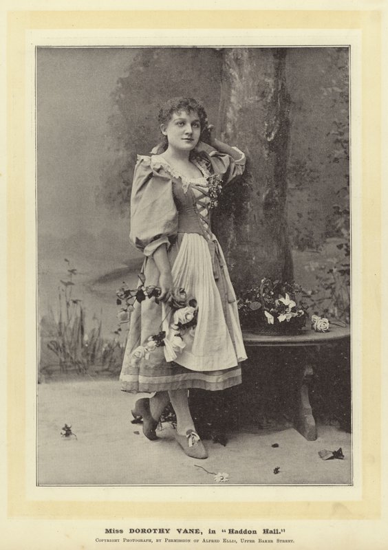Miss Dorothy Vane, i Haddon Hall af English Photographer