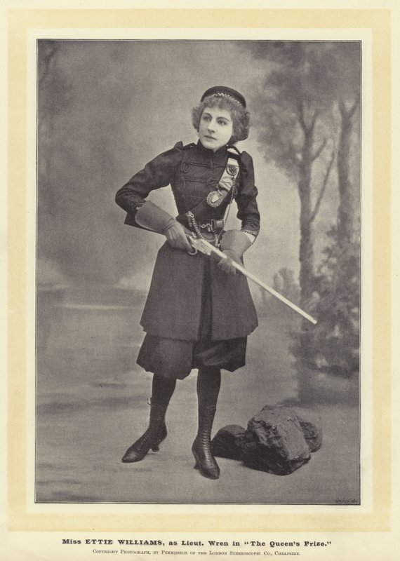 Miss Ettie Williams, som Lieut Wren i The Queens Prize af English Photographer