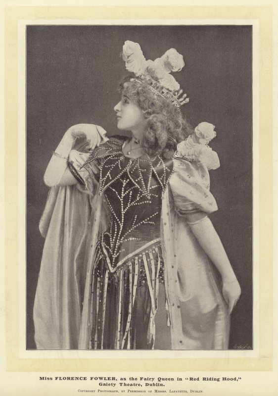 Miss Florence Fowler, som fedronningen i Rødhætte, Gaiety Theatre, Dublin af English Photographer