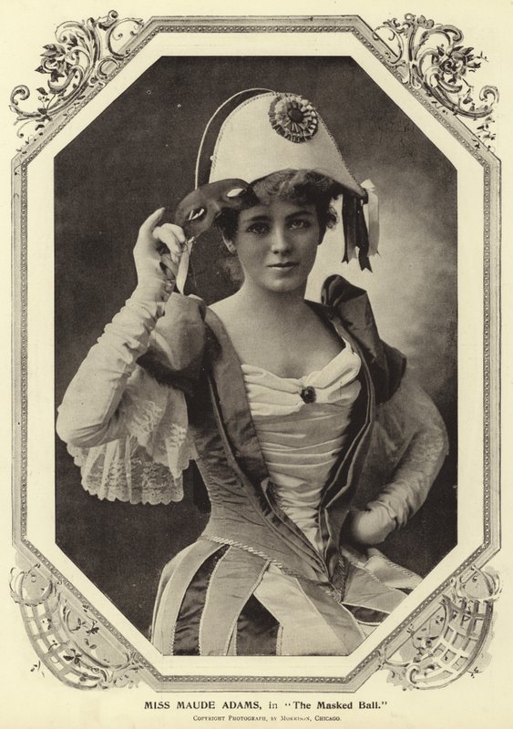 Miss Maude Adams, i Maskebal af English Photographer
