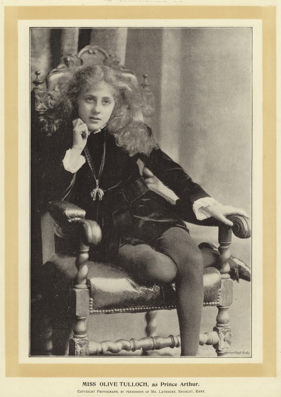Miss Olive Tulloch, som prins Arthur af English Photographer