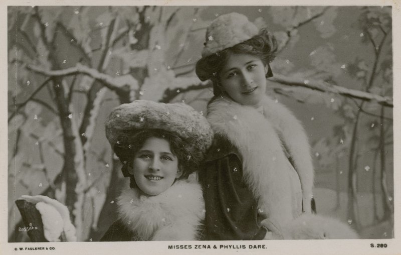 Savner Zena og Phyllis Dare af English Photographer