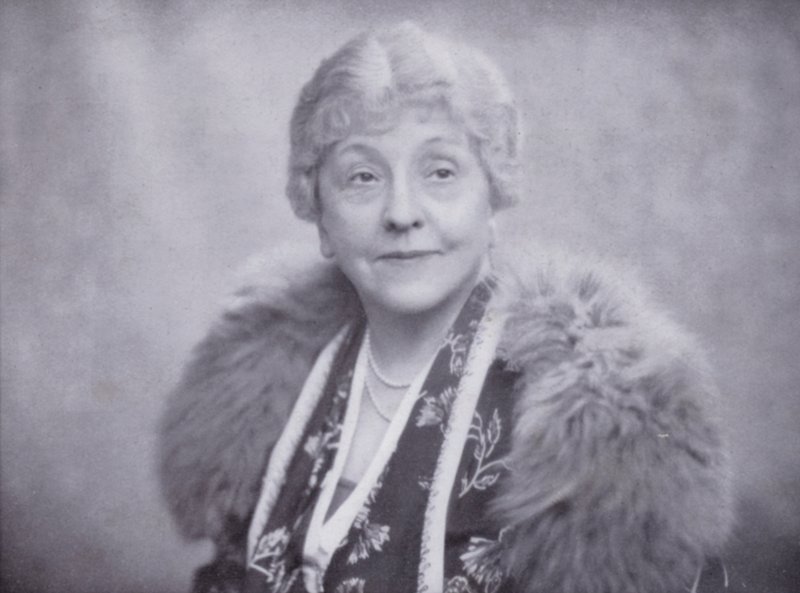 Fru Laura Henderson, ejer af Windmill Theatre, Piccadilly, London (foto) af English Photographer