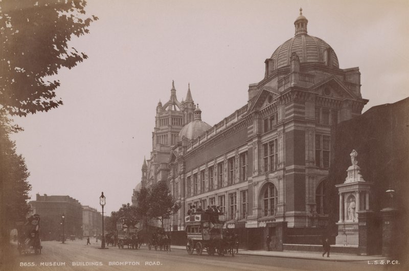 Museumsbygninger, Brompton Road, London af English Photographer