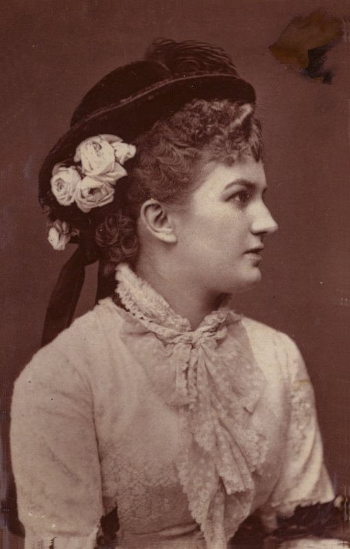 Nelly Brombley af English Photographer