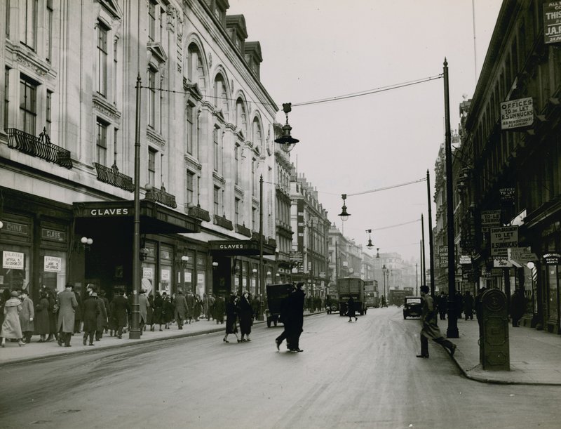 New Oxford Street, London af English Photographer