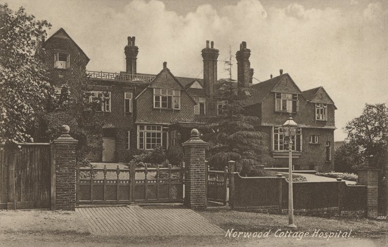 Norwood Cottage Hospital, nær London (s/h-billede) af English Photographer