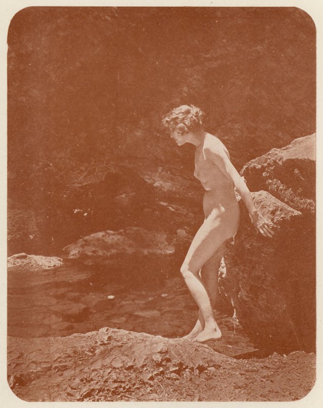Nudistisk kunst: Fantasier (s/h foto) af English Photographer