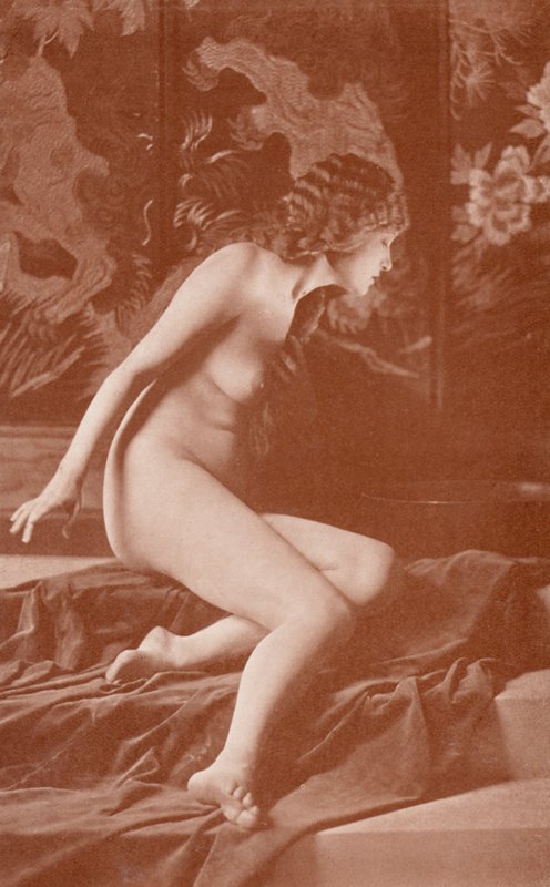 Nudistisk kunst: Asiens lys (s/h foto) af English Photographer