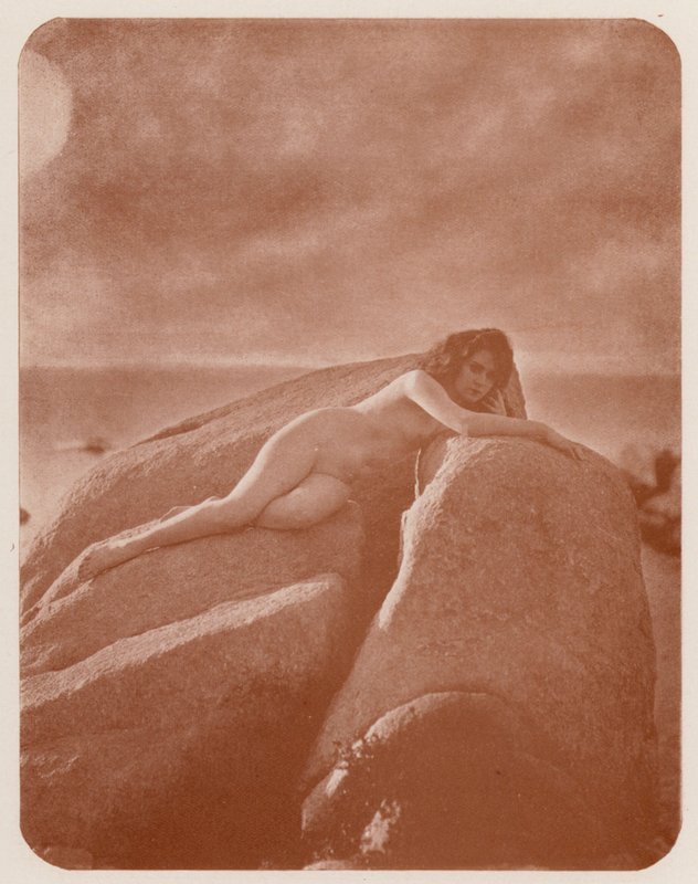 Nudistkunst: Lorelei (s/h-foto) af English Photographer
