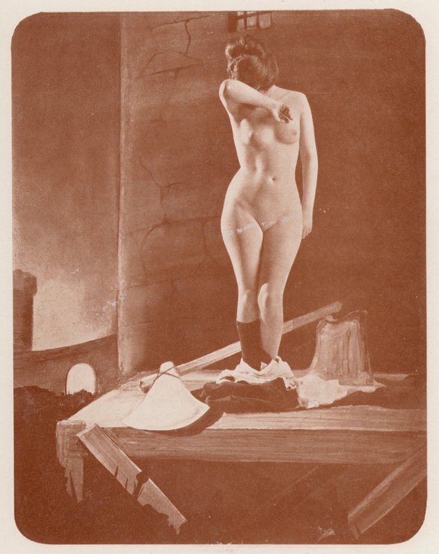 Nudistisk kunst: Sabotage (s/h-foto) af English Photographer