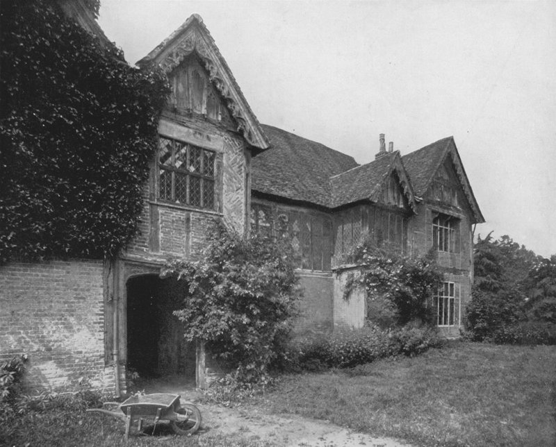 Ockwells Manor (B/W Photo) af English Photographer