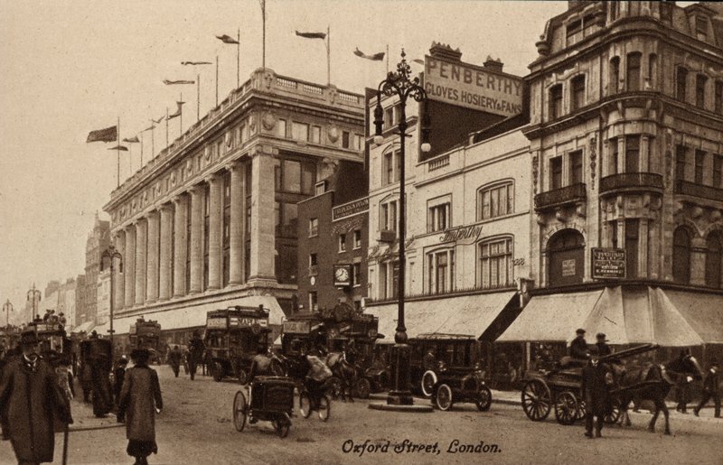 Oxford Street, London, Selfridges (s/h-billede) af English Photographer