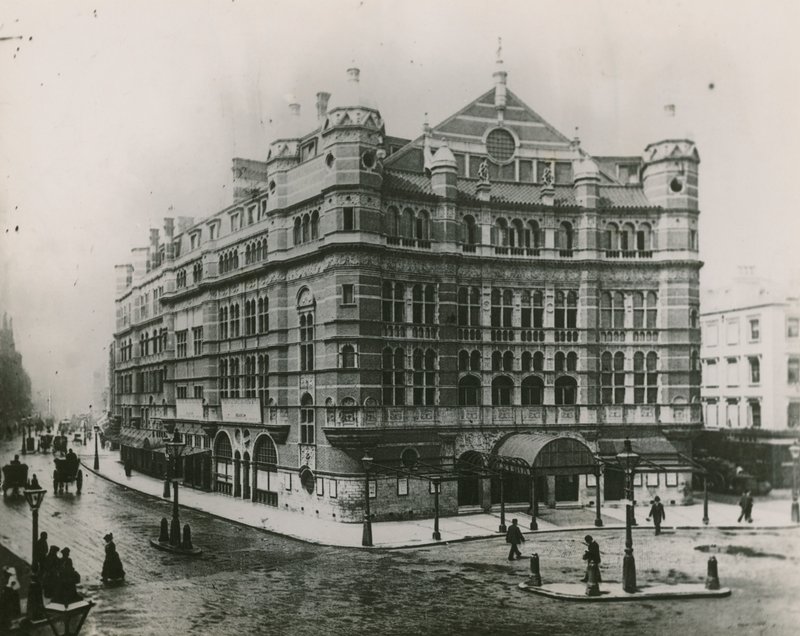 Palace Theatre, Cambridge Circus, London af English Photographer
