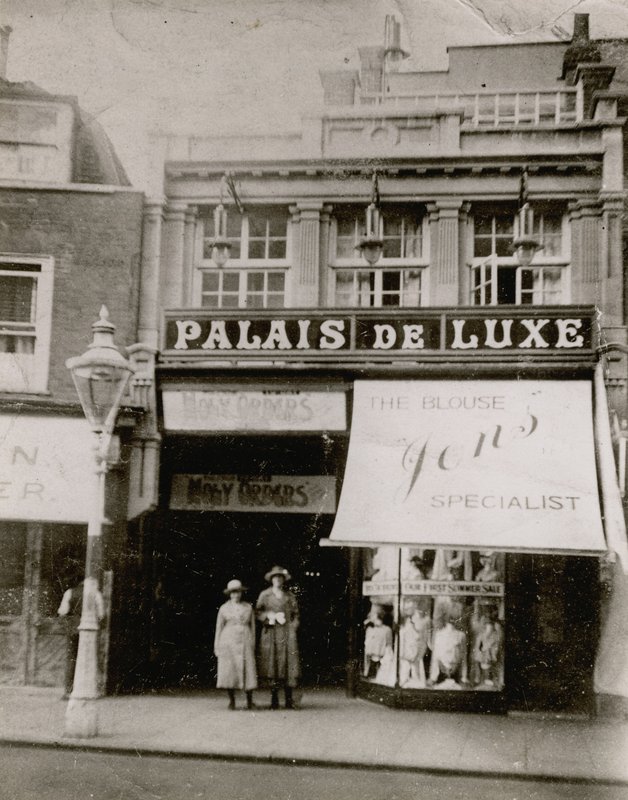 Luksuspalads, High Street, Bromley af English Photographer