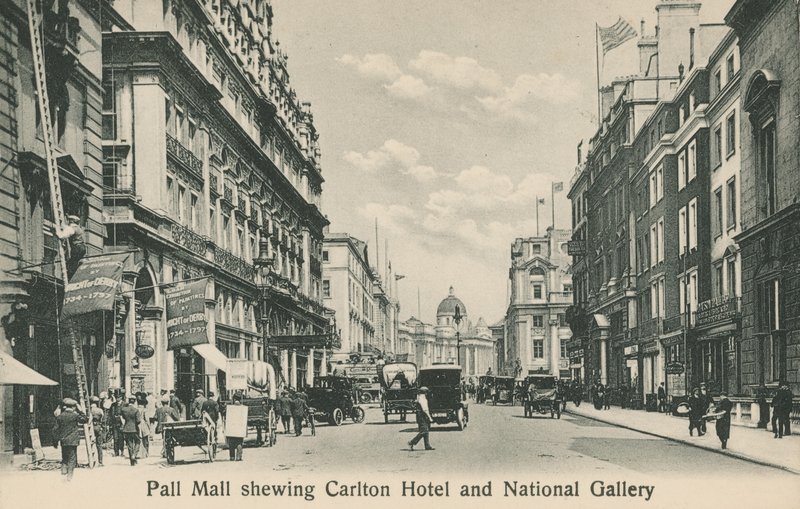 Pall Mall East viser Carlton Hotel og National Gallery af English Photographer