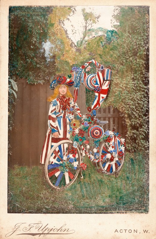 Patriotisk cykelrytter af English Photographer