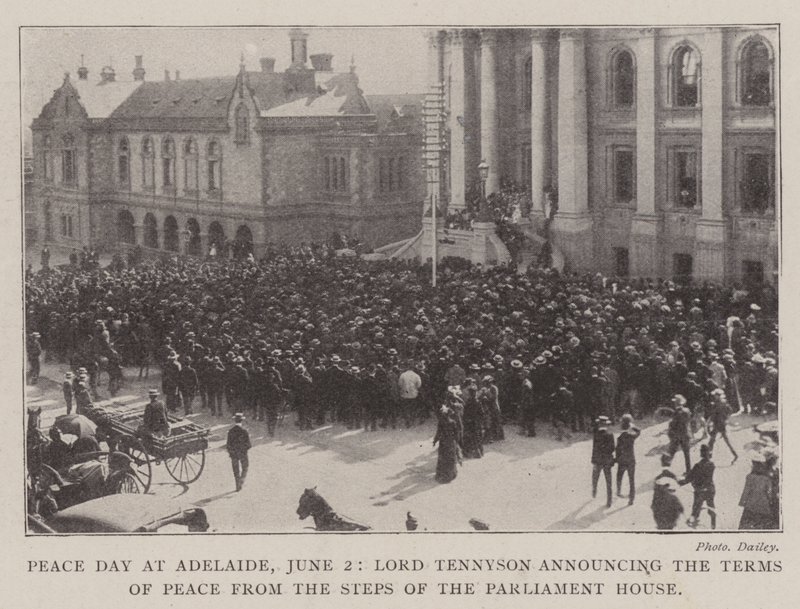 Fredsdag i Adelaide den 2. juni, Lord Tennyson annoncerer fredsbetingelserne fra parlamentshusets trapper af English Photographer