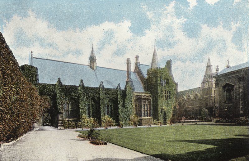Pembroke College, First Court af English Photographer