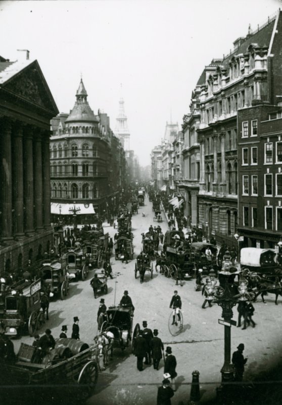 Penny farthing i trafikken uden for Mansion House i 1880