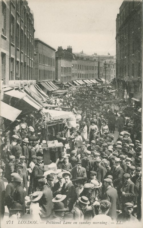 Petticoat Lane søndag morgen af English Photographer