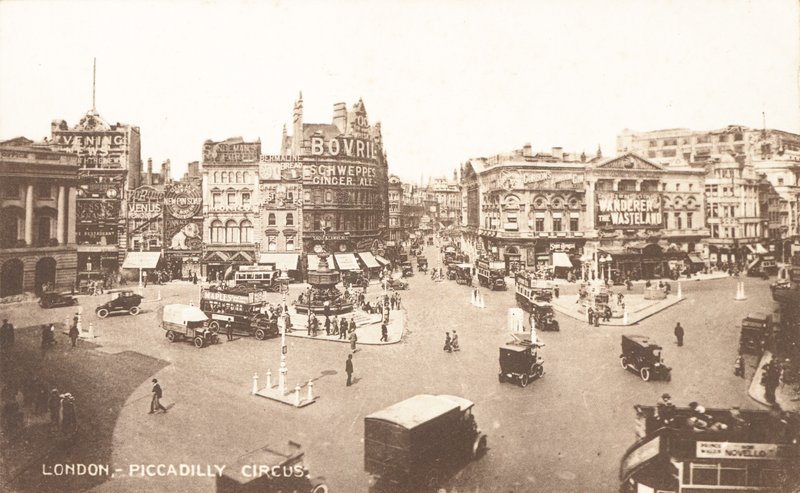 Piccadilly Circus af English Photographer