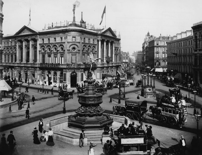 Piccadilly Circus, London af English Photographer