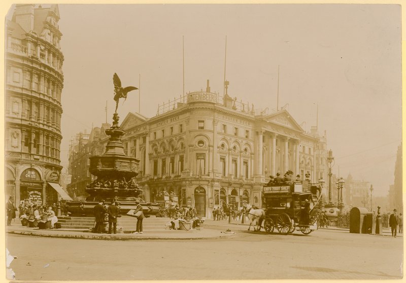 Piccadilly Circus, London af English Photographer
