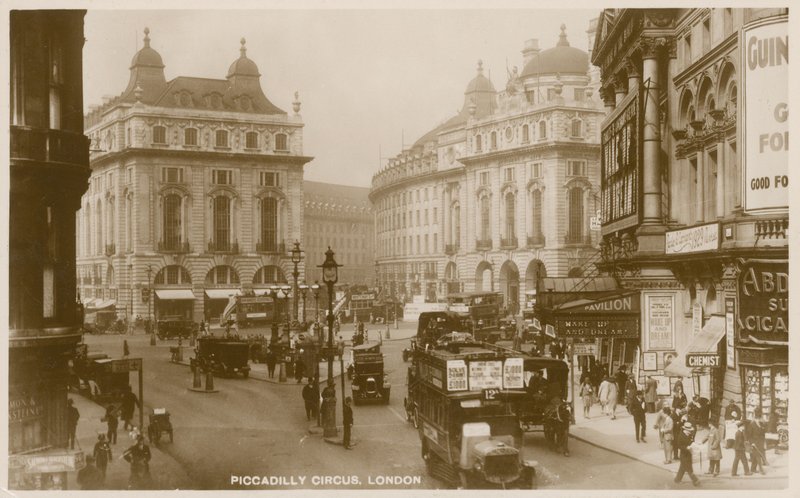 Piccadilly Circus, London af English Photographer