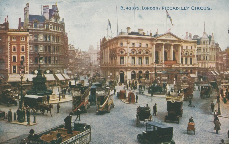 Piccadilly Circus, London af English Photographer