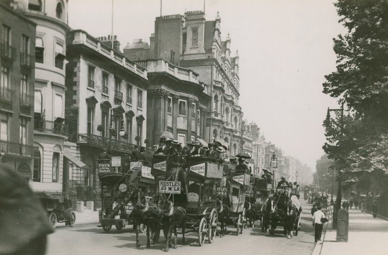 Piccadilly, London af English Photographer