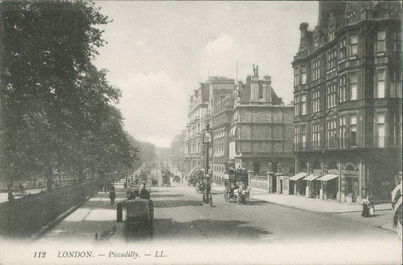Piccadilly, London af English Photographer